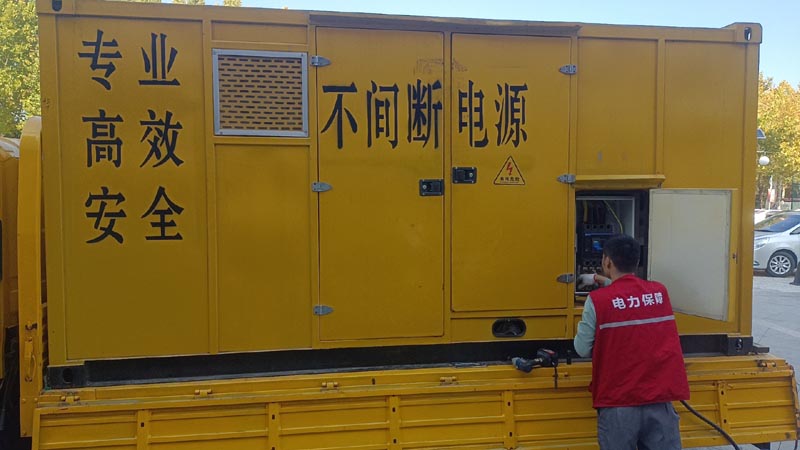 武隆柴油发电机组和UPS电源配合使用时，如何避免切换过程中的电力中断？